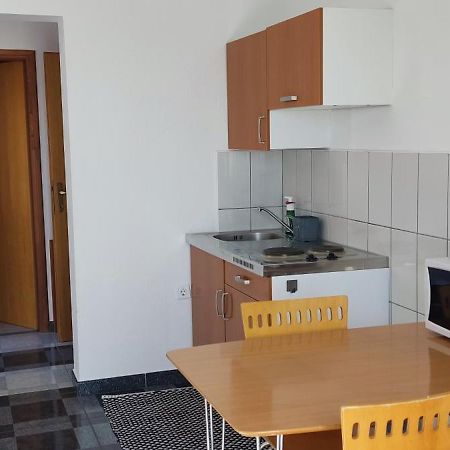 Apartment And Rooms Busa 3 Senj  Habitación foto